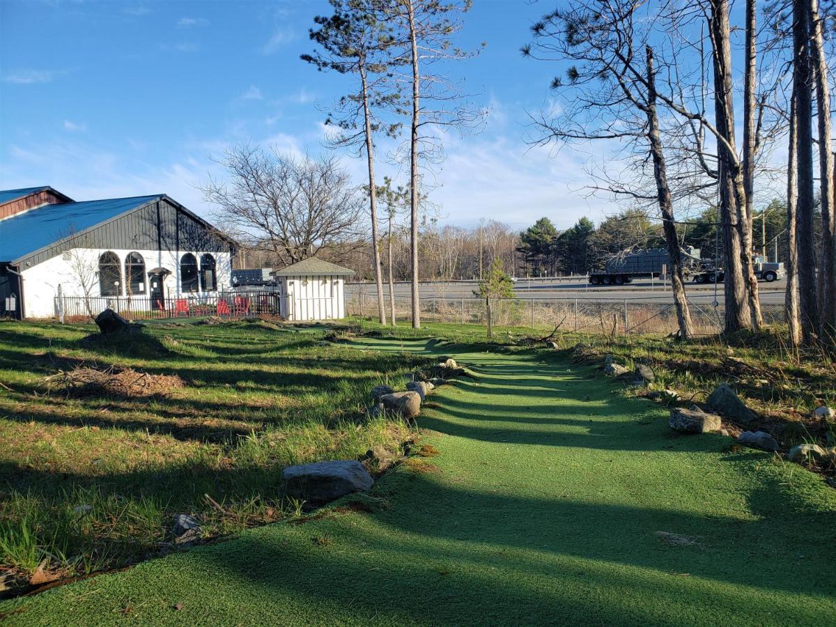 Jolly Roger Inn & Resort Otter Lake Exterior photo