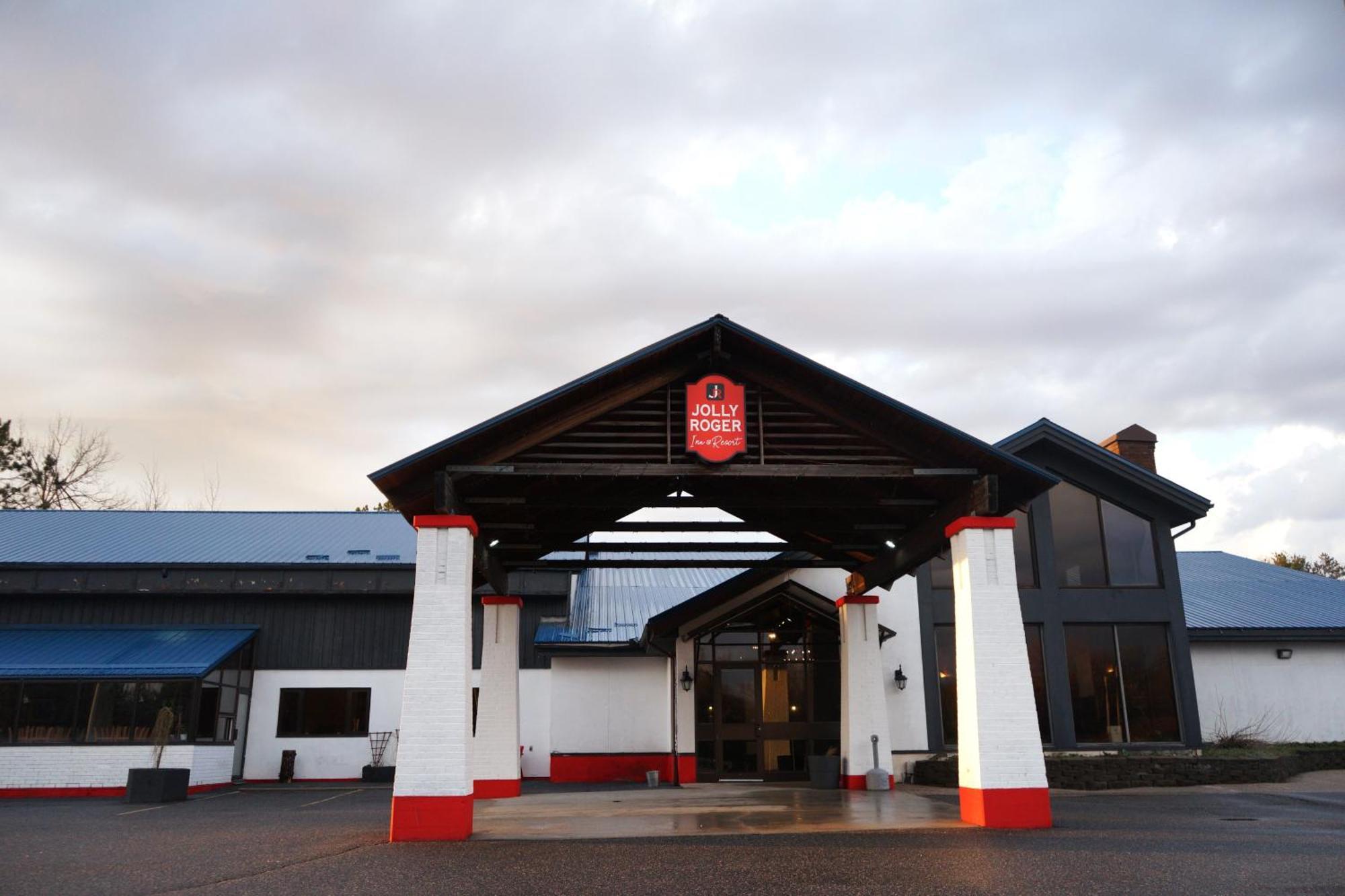 Jolly Roger Inn & Resort Otter Lake Exterior photo
