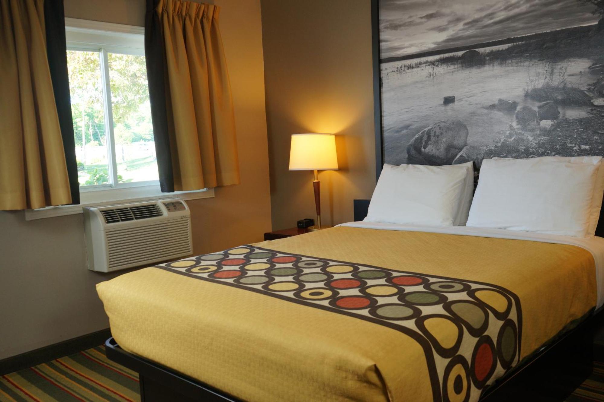 Jolly Roger Inn & Resort Otter Lake Exterior photo