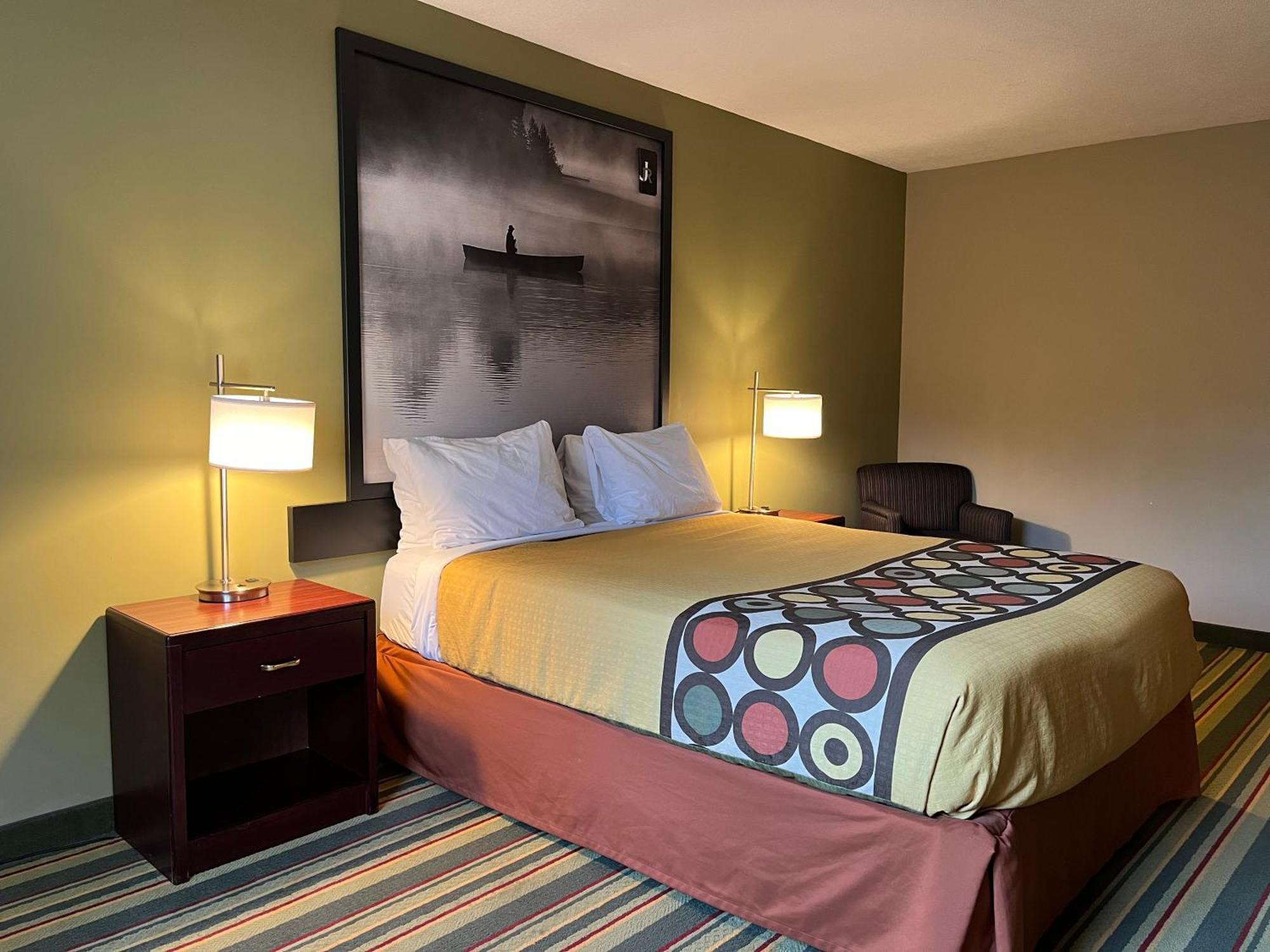 Jolly Roger Inn & Resort Otter Lake Exterior photo